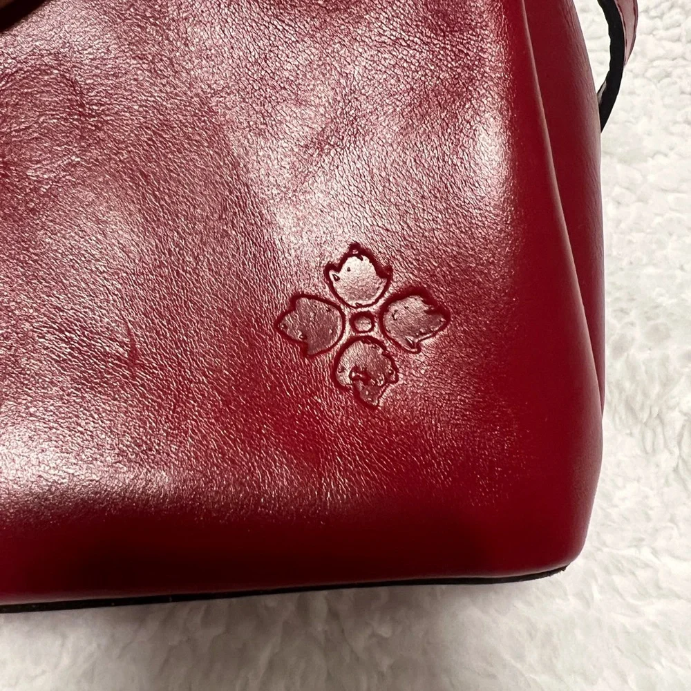 Elegant Red Leather Handbag - Picture 2 of 7
